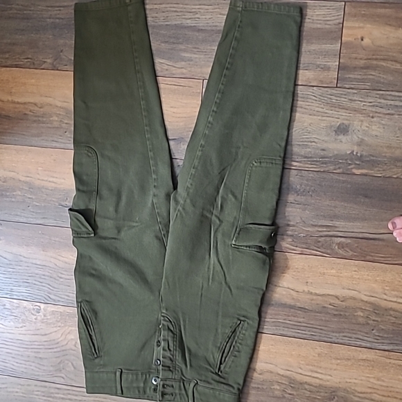 Aritzia Modern Cargos - Picture 1 of 6